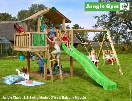 Hřiště Jungle Chalet s balkónkem Balcony Module a houpačkami 2-Swing Module - kompletní sestava včetně skluzavky